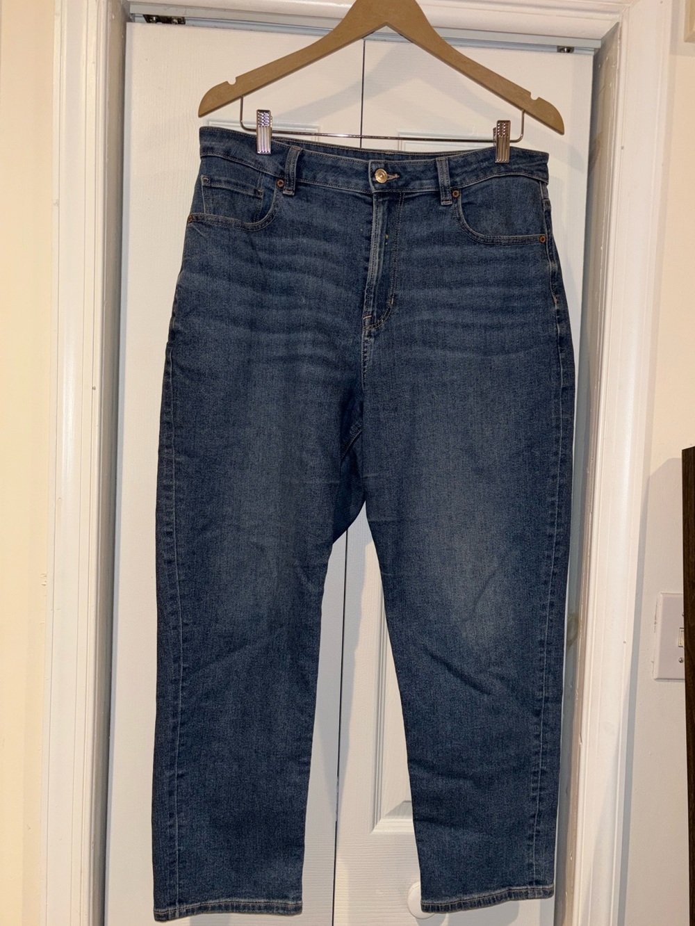 American Eagle Mom Jeans Medium Blue Wash Stretch Denim Size 12 Short